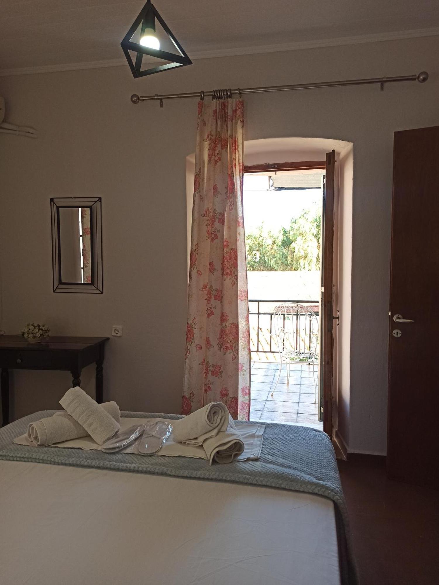 Poseidon Apartments Гайос Екстериор снимка