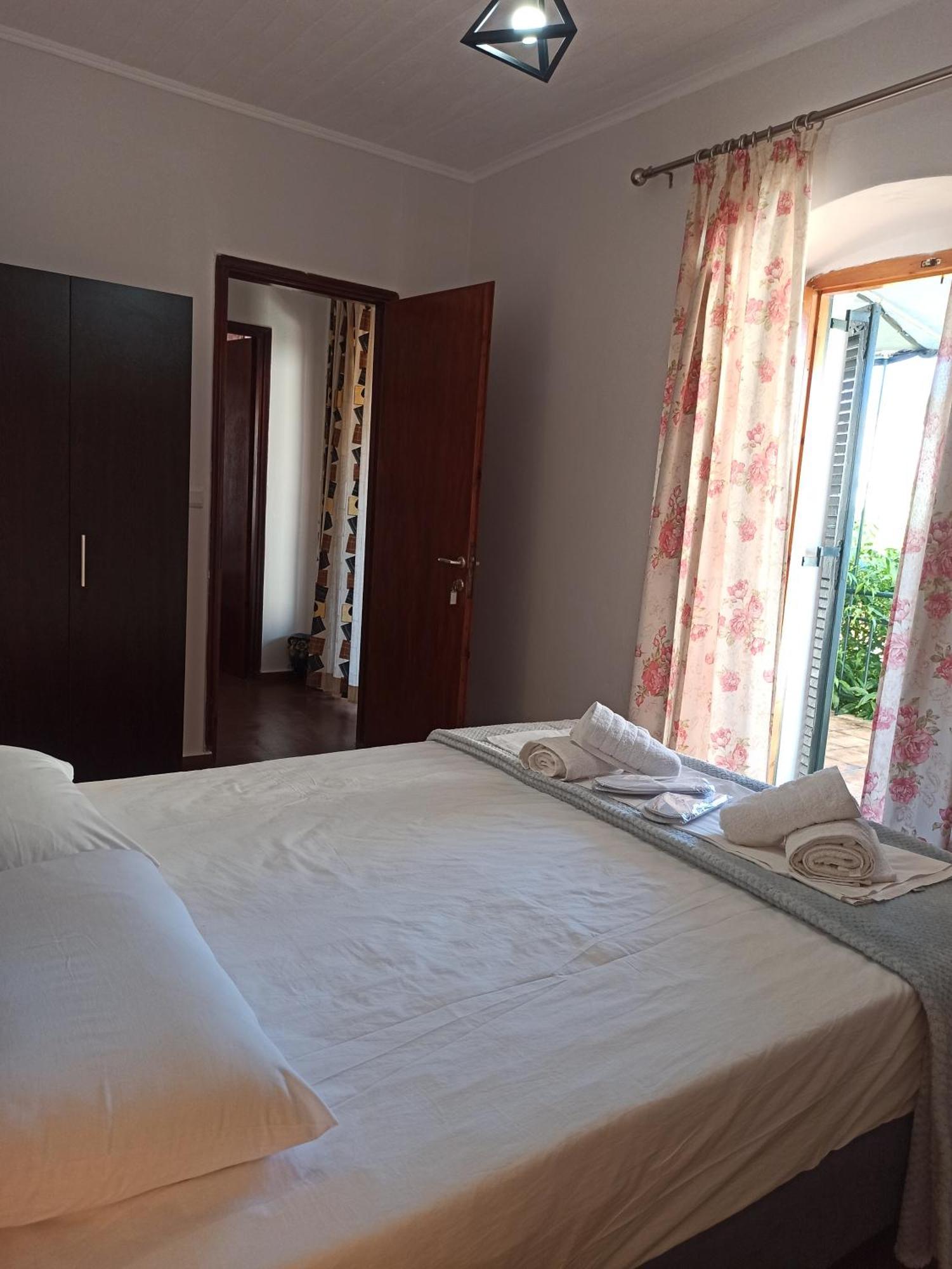 Poseidon Apartments Гайос Екстериор снимка