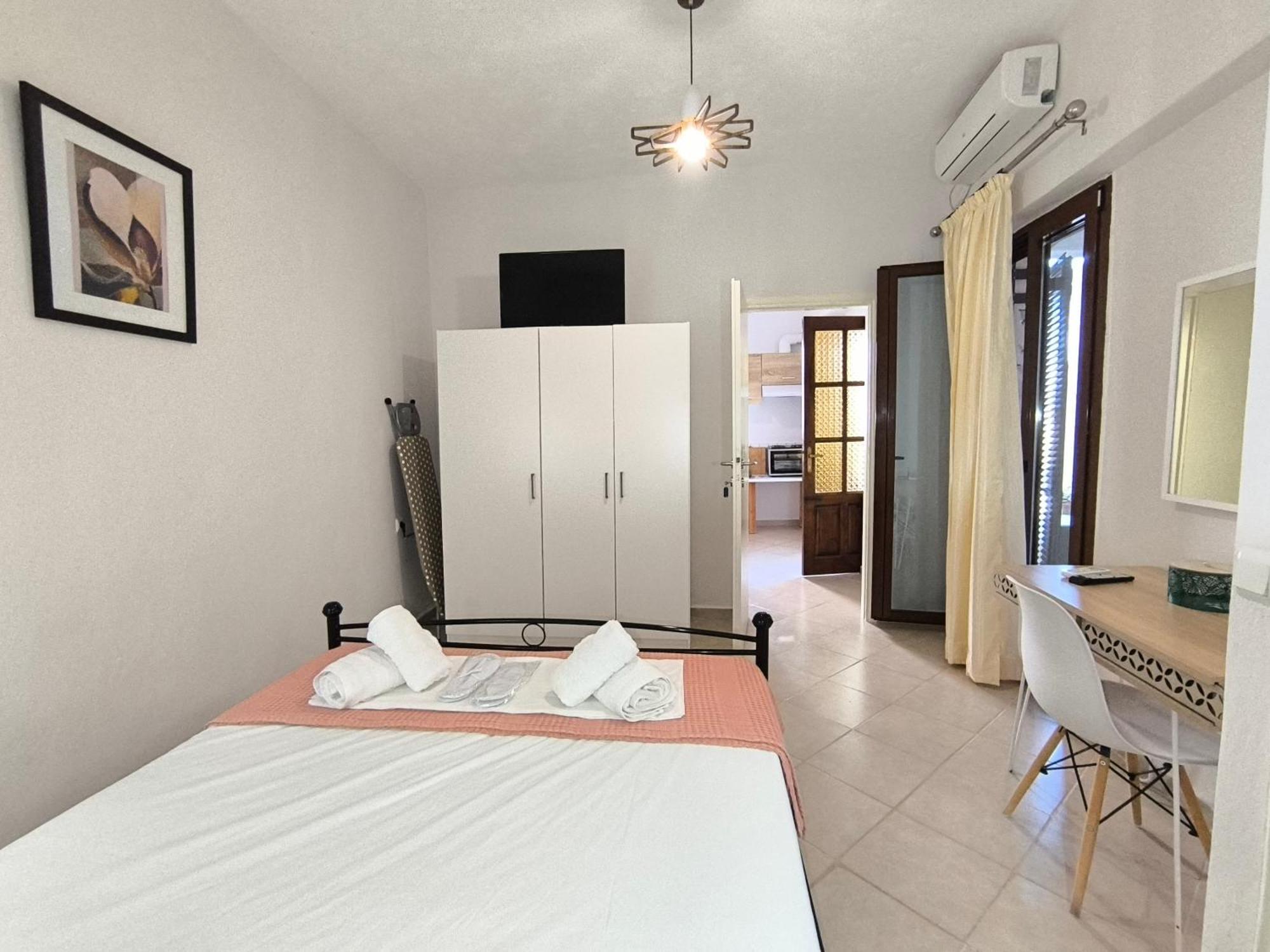 Poseidon Apartments Гайос Екстериор снимка